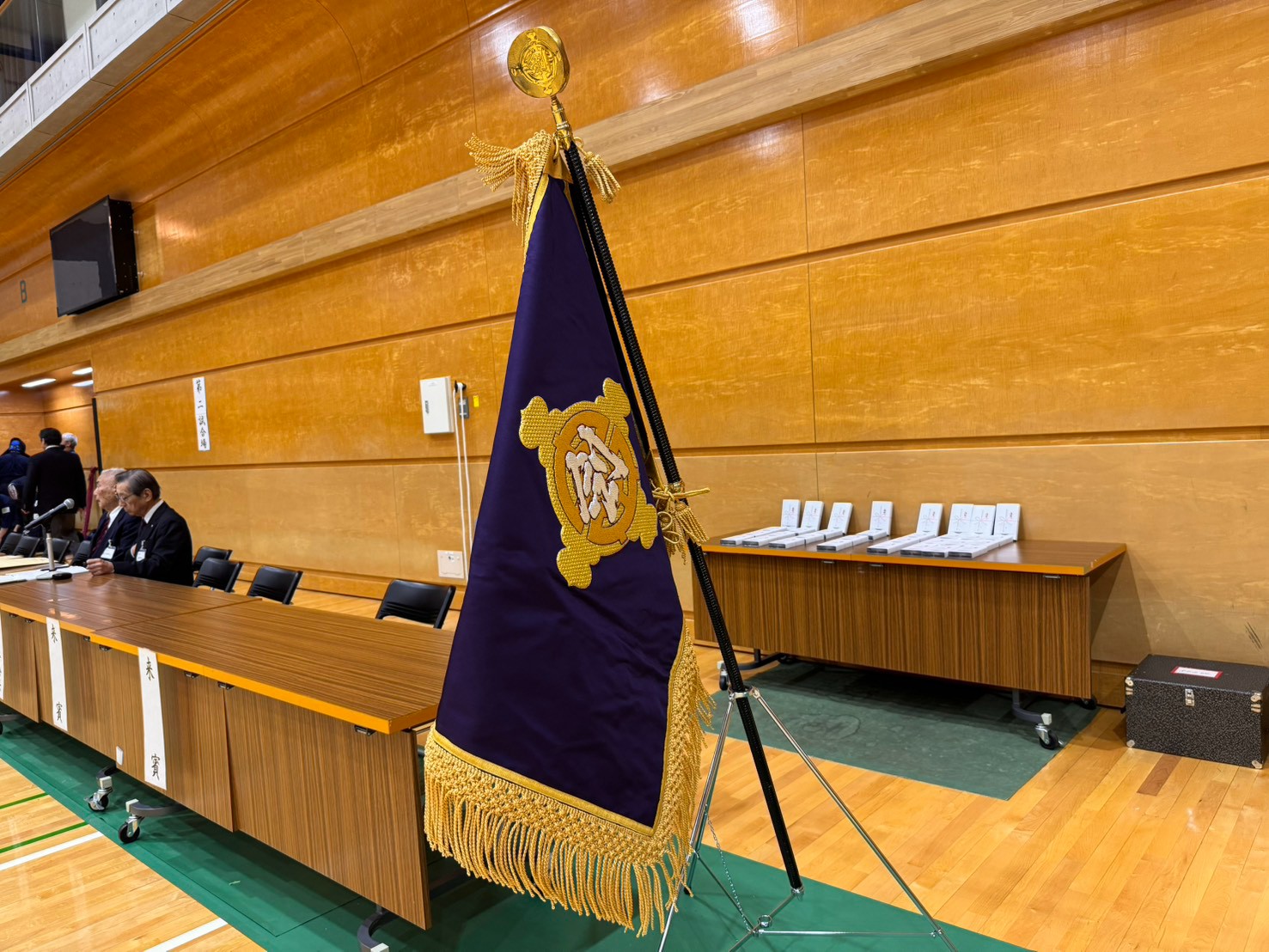 大会会場に掲げられた中央区剣道連盟の旗